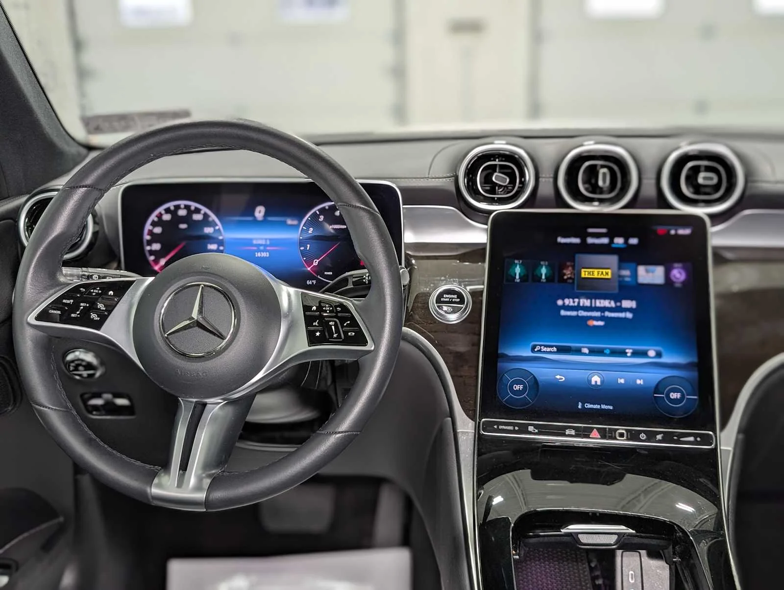 Used 2024 Polar White Mercedes-Benz GLC 300 image 5
