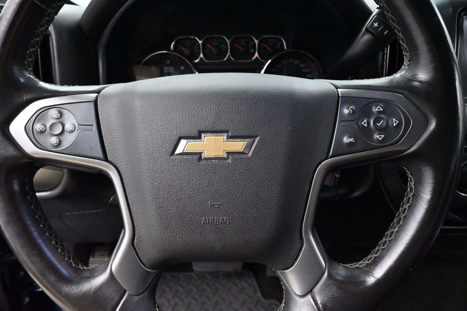 Used 2018 Deep Ocean Blue Metallic Chevrolet LT image 16