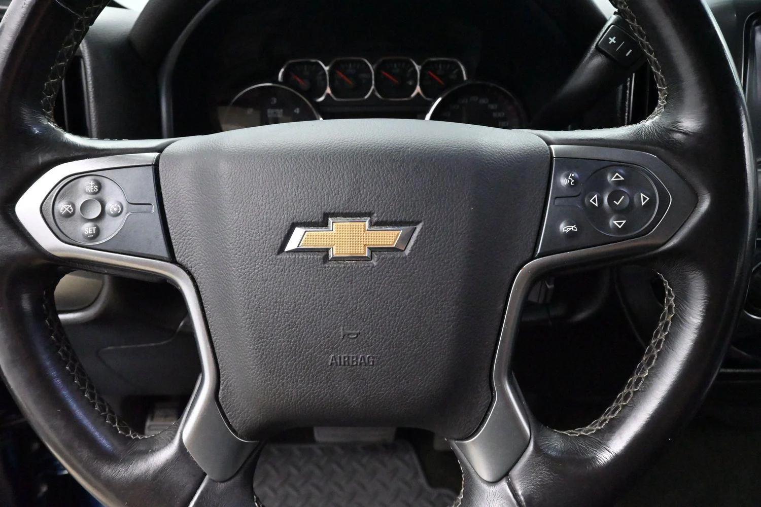 Used 2018 Deep Ocean Blue Metallic Chevrolet LT image 16