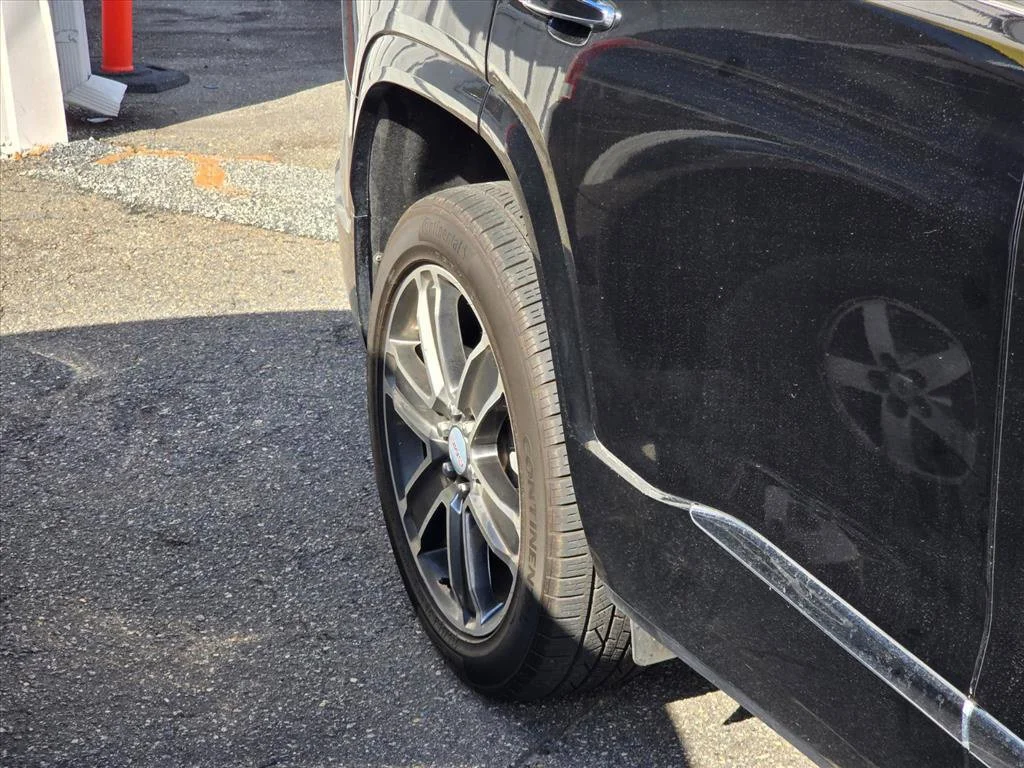 Used 2019 Black GMC Denali image 17