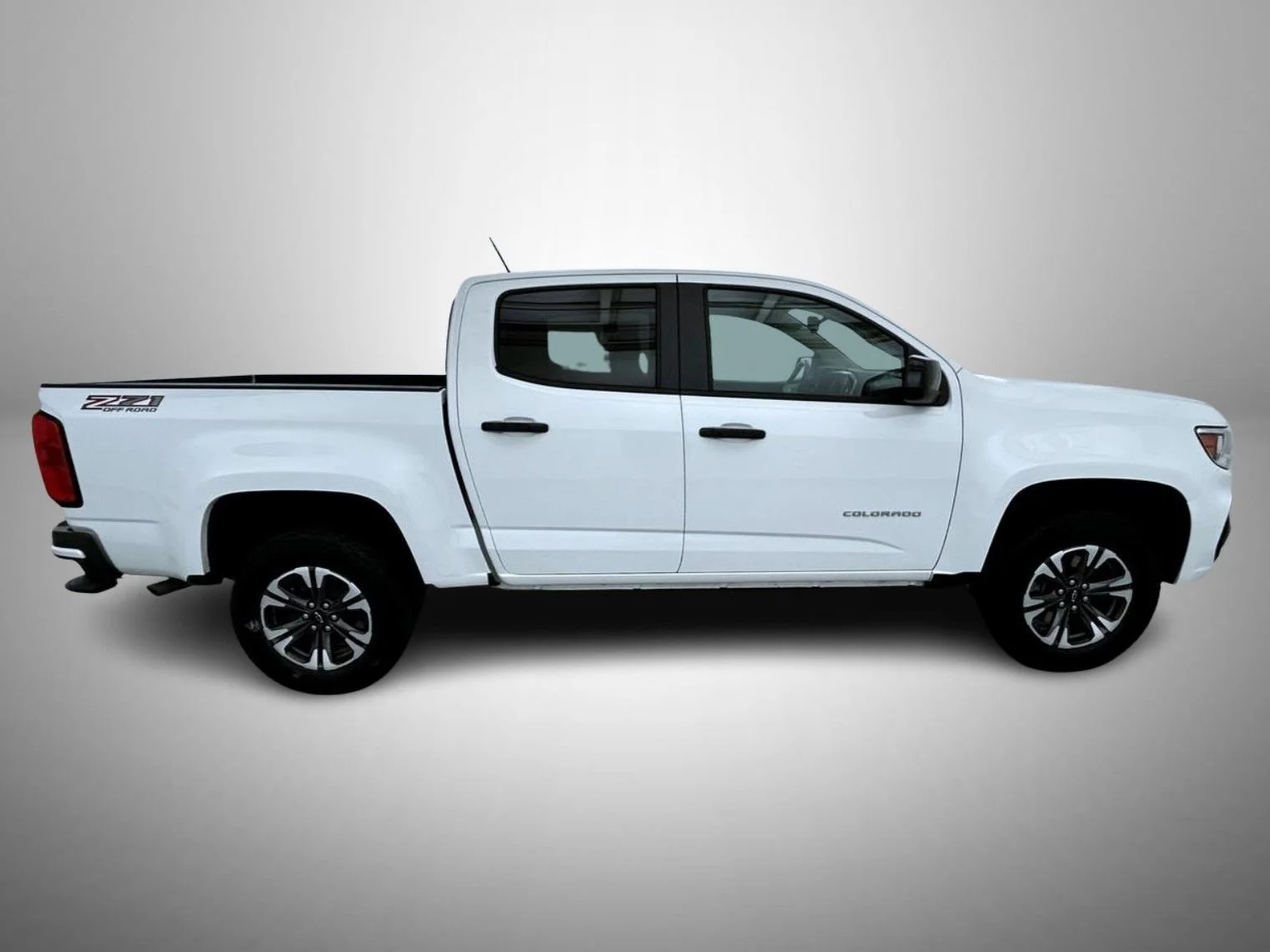 Used 2022 White Chevrolet Z71 image 4