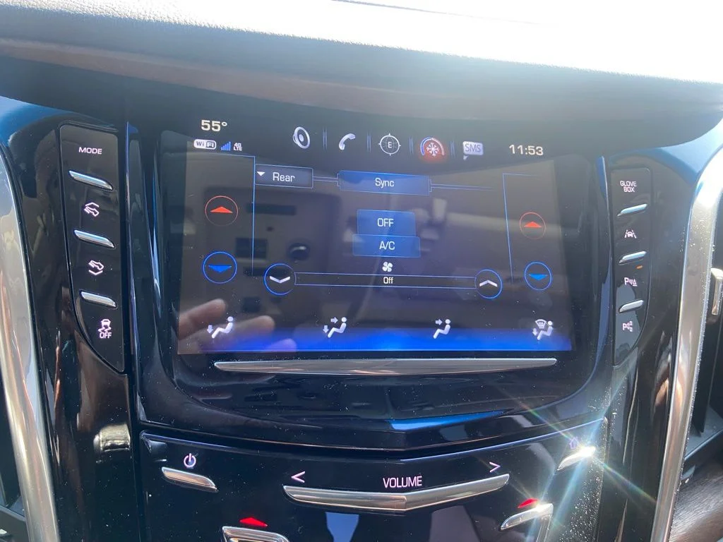 Used 2019 Crystal White Cadillac Premium Luxury image 23