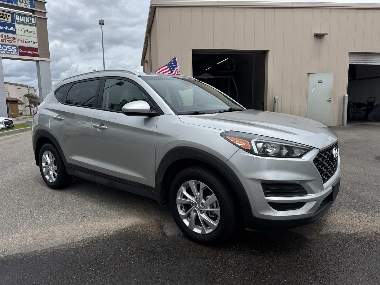 Used 2021 Silver Hyundai Value image 3