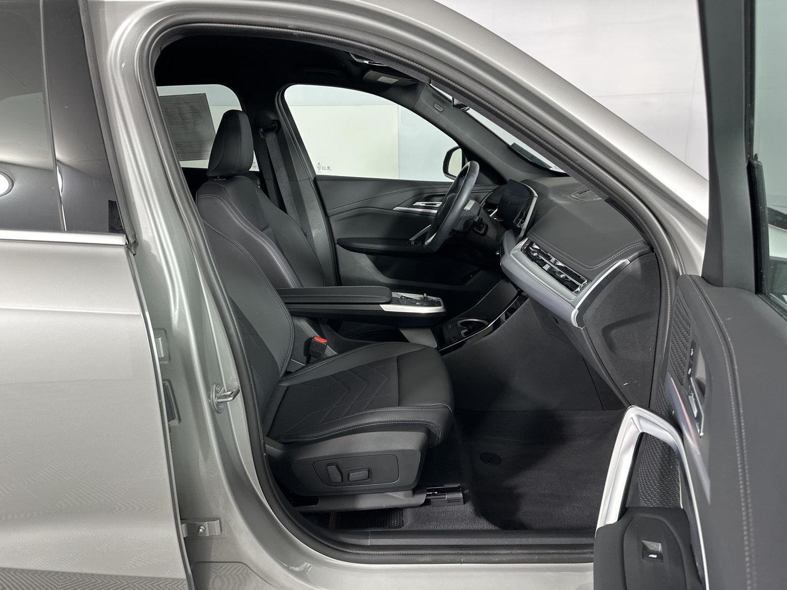 Used 2023 Space Silver Metallic BMW xDrive28i image 29