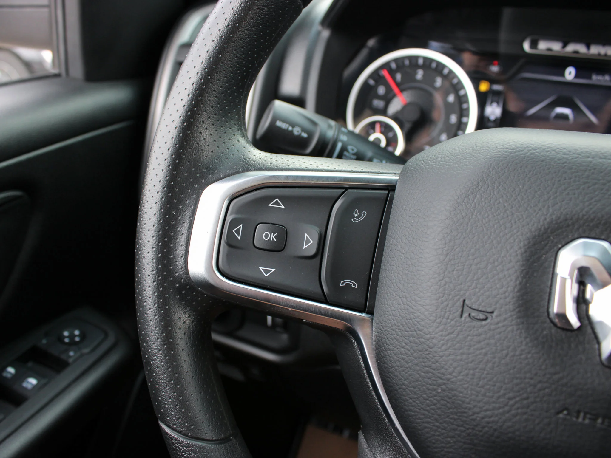 Certified Used 2026 White RAM Warlock * Twin-Turbo | Adaptive Cruise | Apple CarPlay | Bed Utility Group | Remote Start image 23