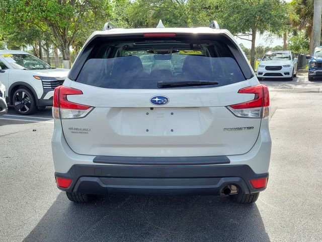 Used 2022 White Subaru Premium image 5