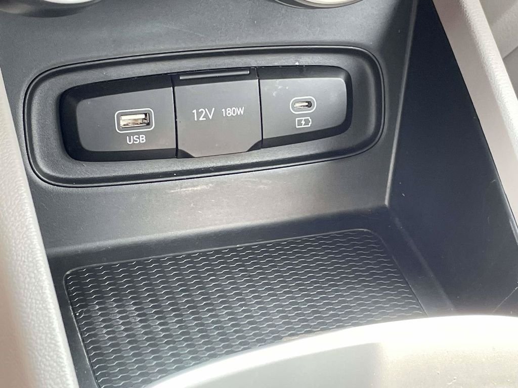 Used 2025 White Hyundai SEL image 19