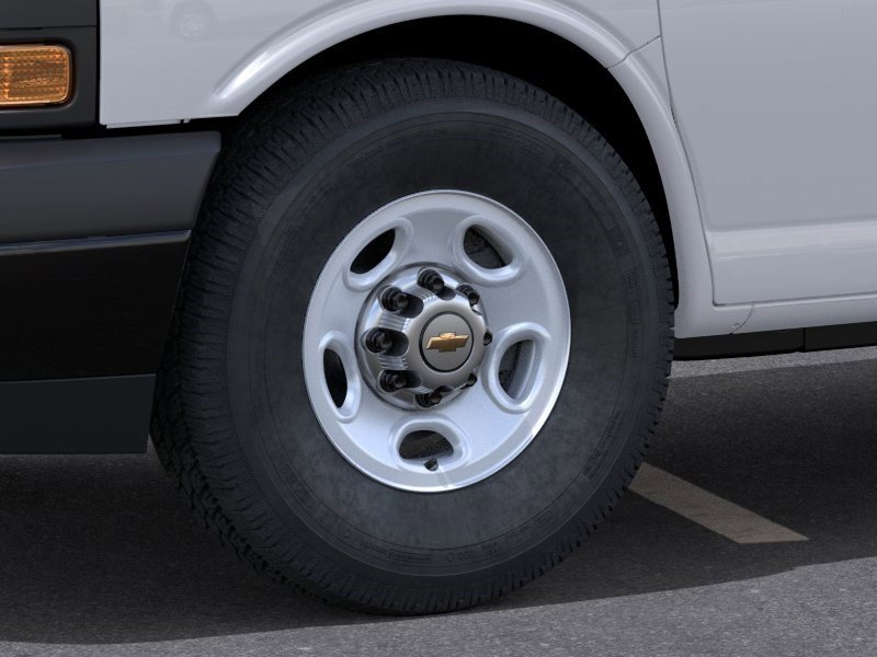 New 2026 Summit White Chevrolet 1WT image 9