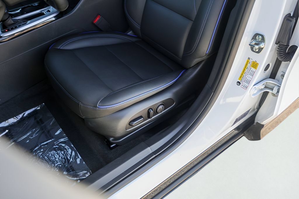 Used 2025 Summit White Buick Sport Touring image 11