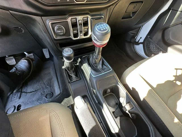 Used 2021 White Jeep Unlimited Sahara image 24