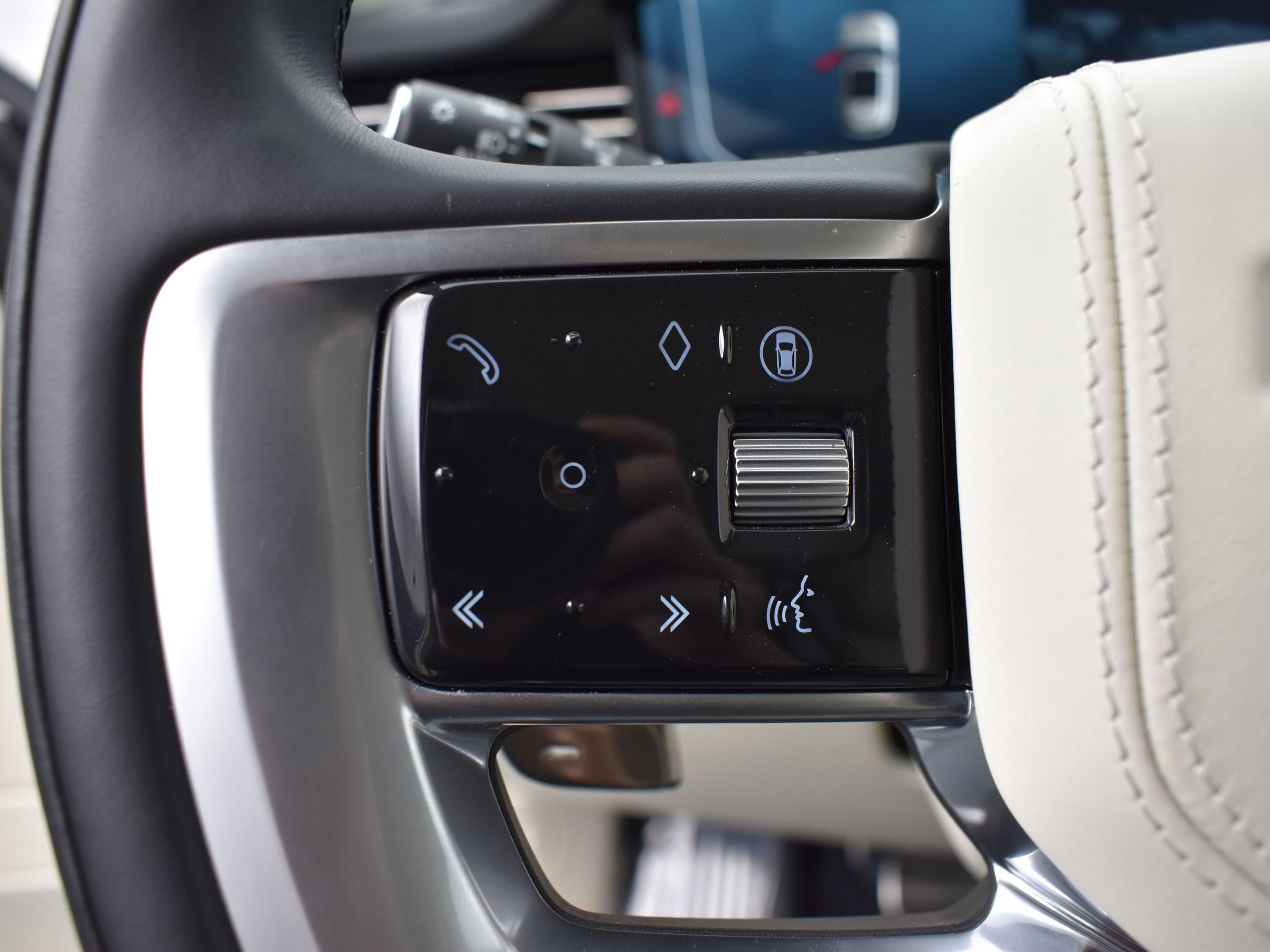 Certified Used 2024 White Land Rover SE image 6