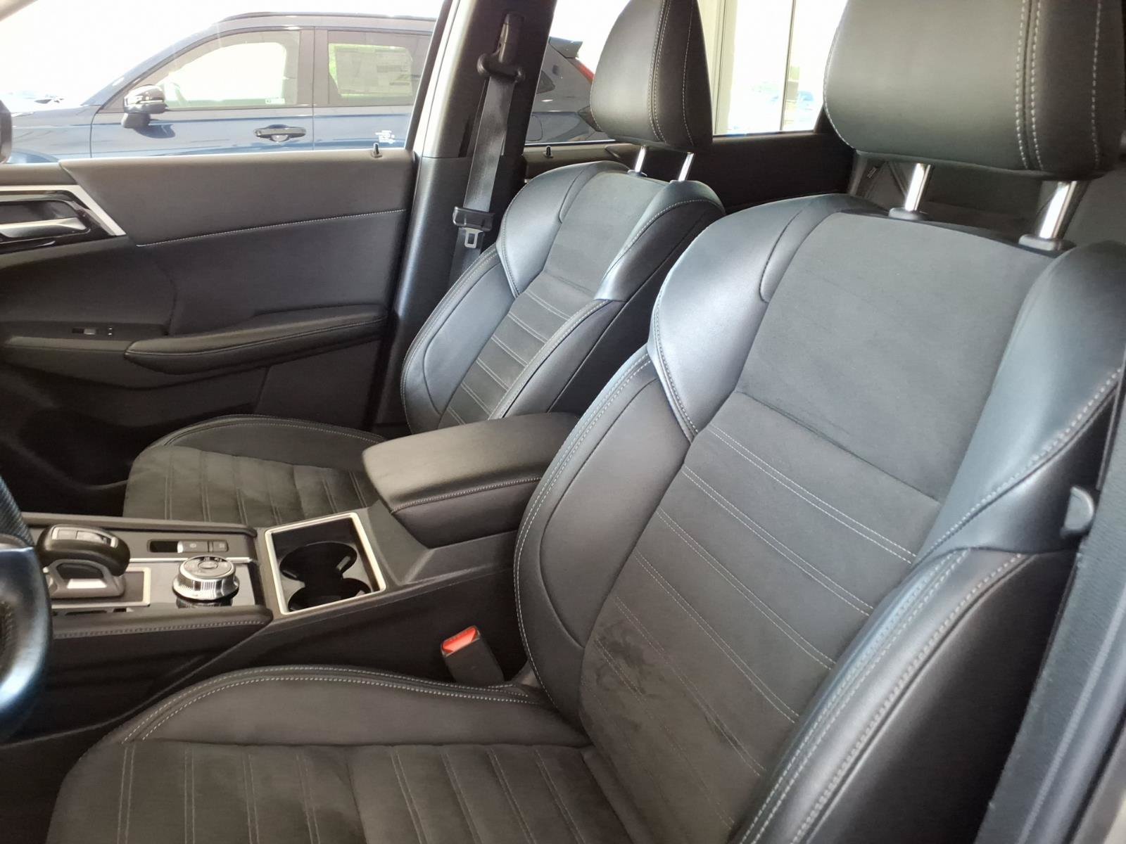 Used 2024 Alloy Silver Metallic Mitsubishi SE image 10