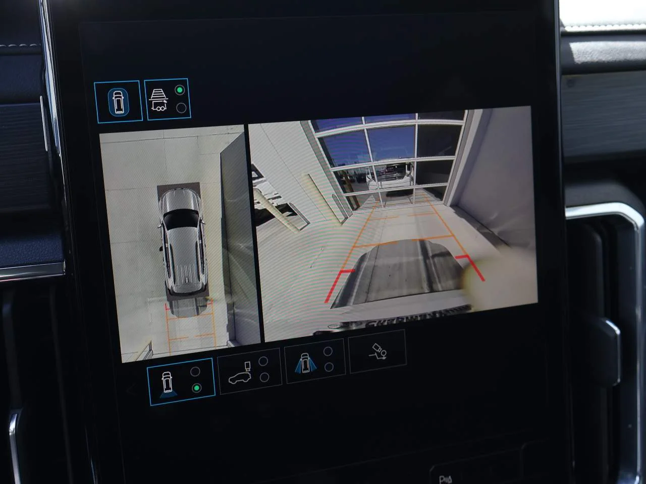 Used 2024 White Frost Tricoat GMC Elevation image 18