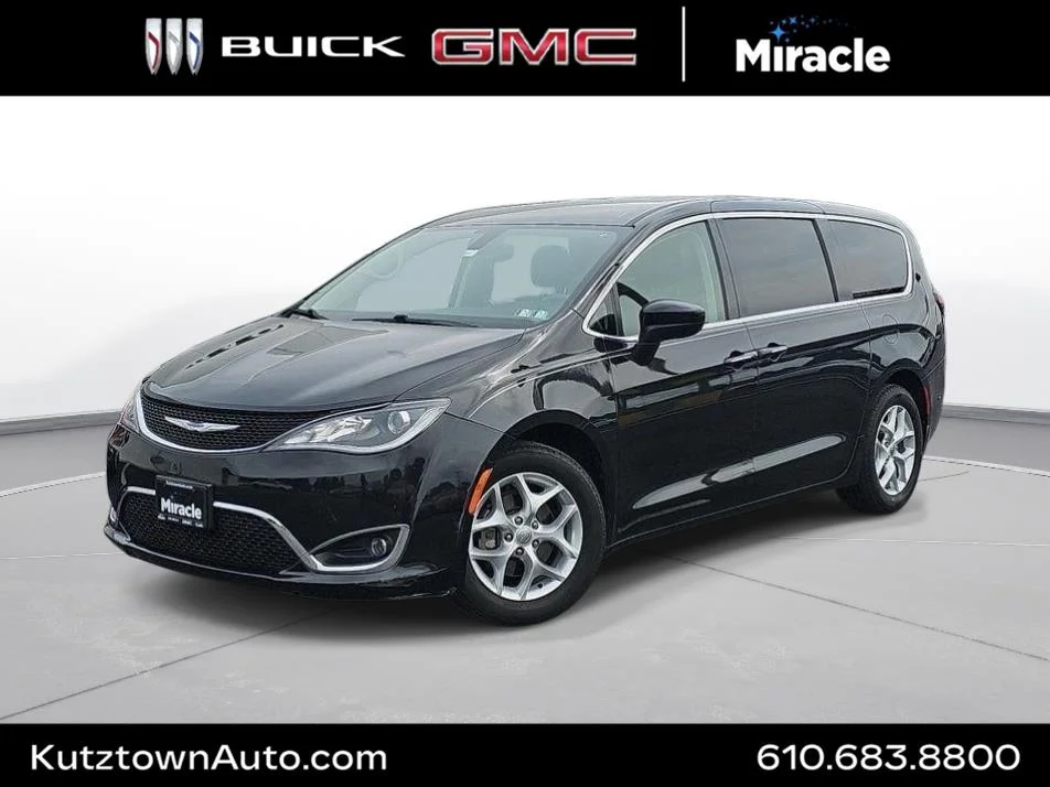 Used 2017 Brilliant Black Crystal Pearlcoat Chrysler Touring Plus image 1