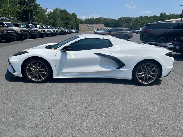 Used 2025 White Chevrolet Stingray image 3