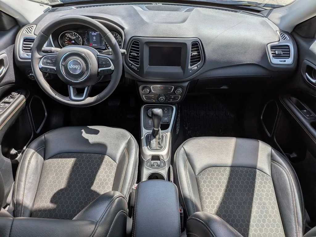 Used 2021 Blue Jeep Latitude image 18