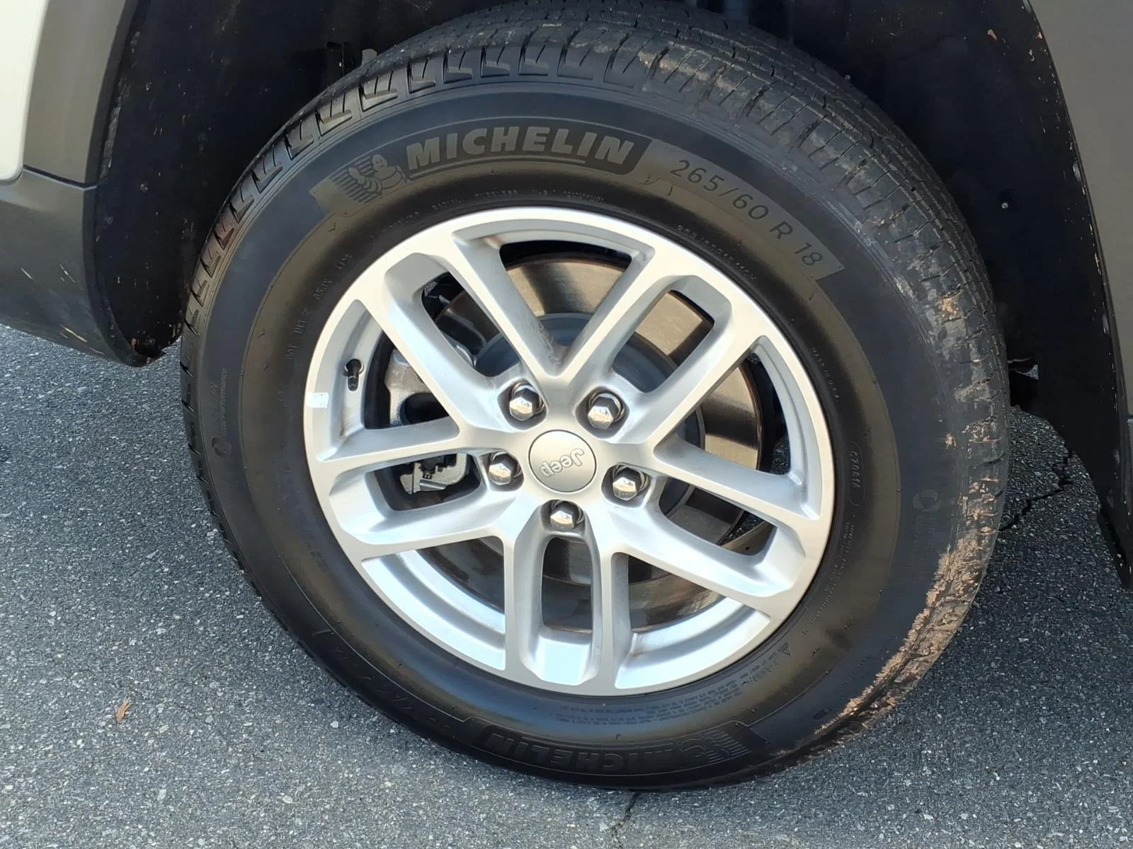 Used 2025 Silver Zynith Jeep Laredo X image 11