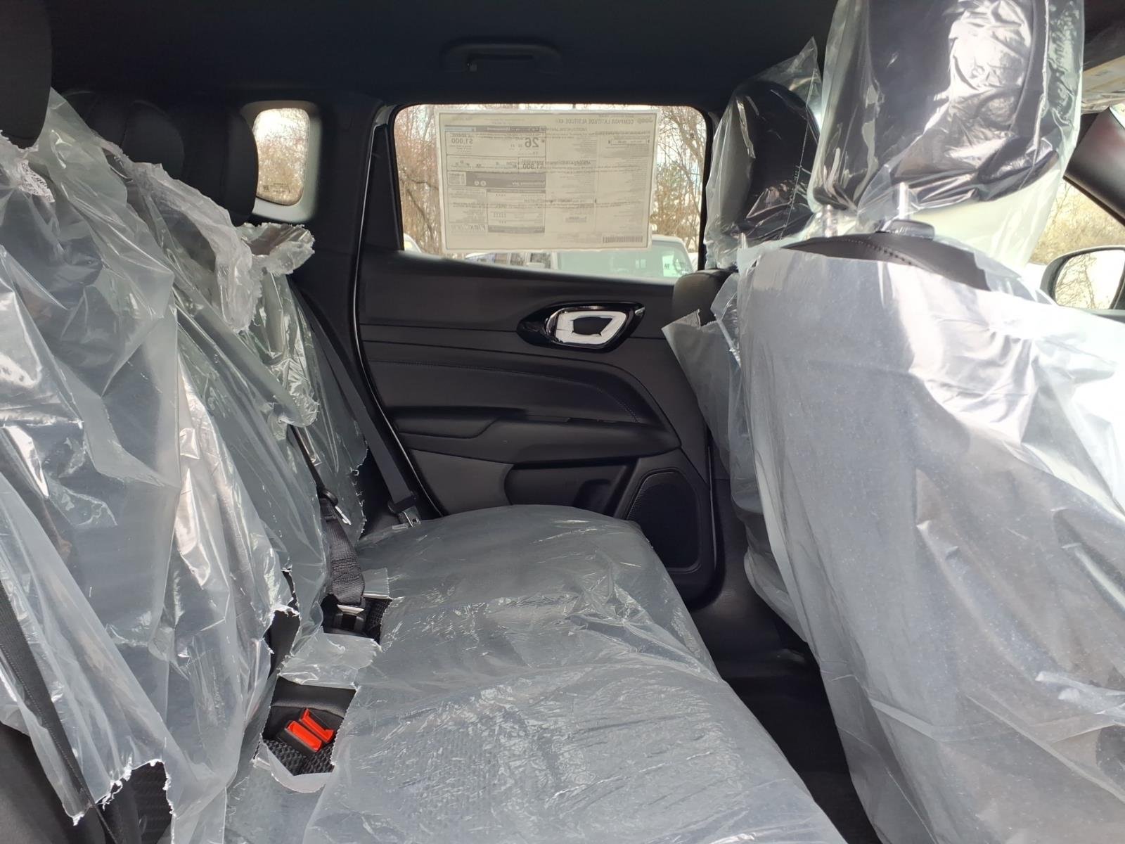 New 2026 Silver Zynith Metallic Clear-Coat Exterior Paint Jeep Latitude image 10