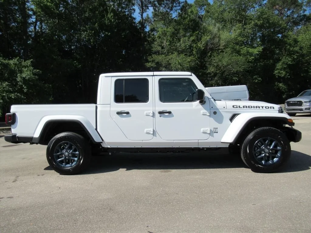 New 2026 Bright White Clear-Coat Exterior Paint Jeep 85th Anniversary Edition image 2
