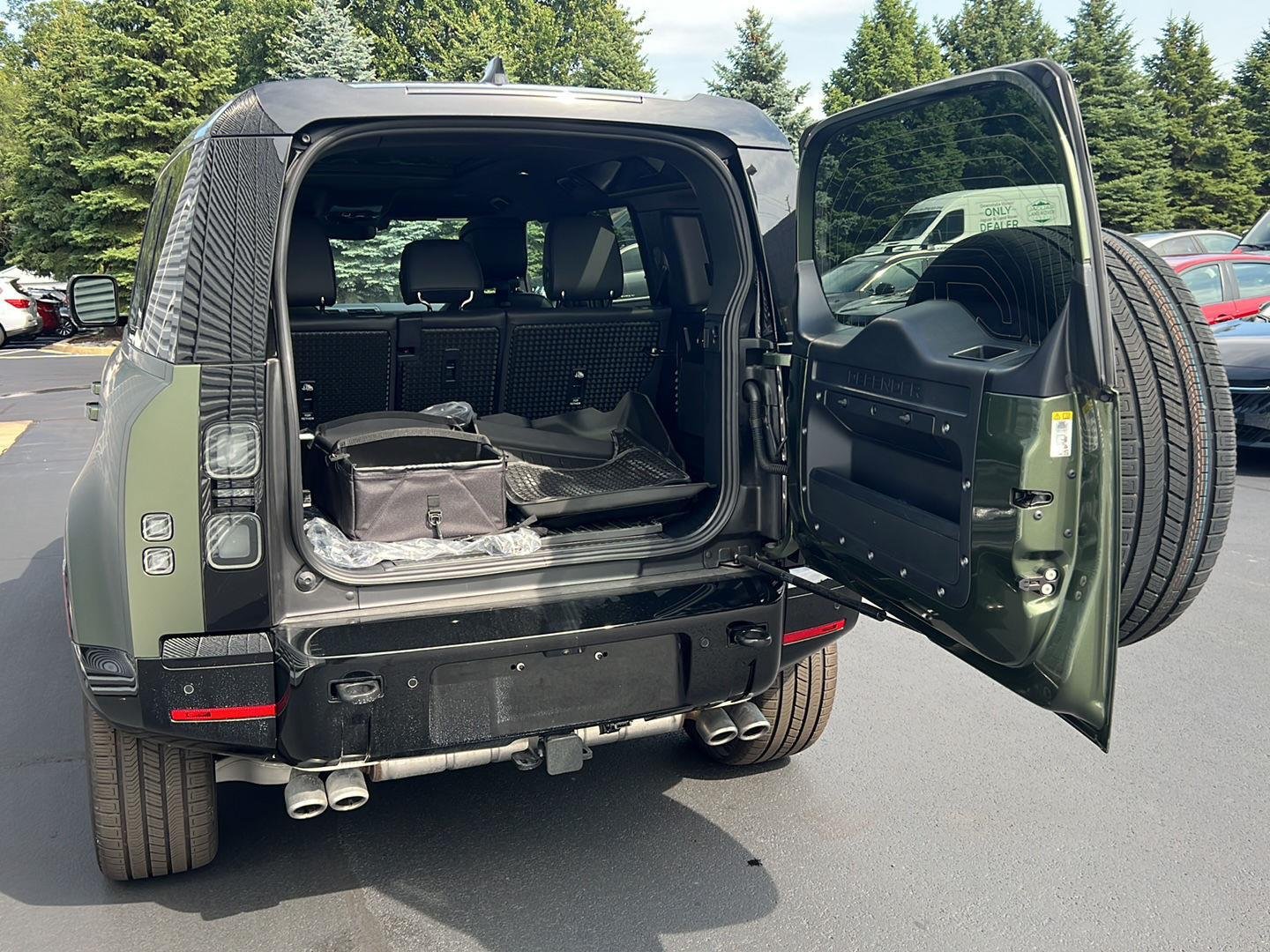 2026 Land Rover Defender X-Dynamic SE - Photo 30