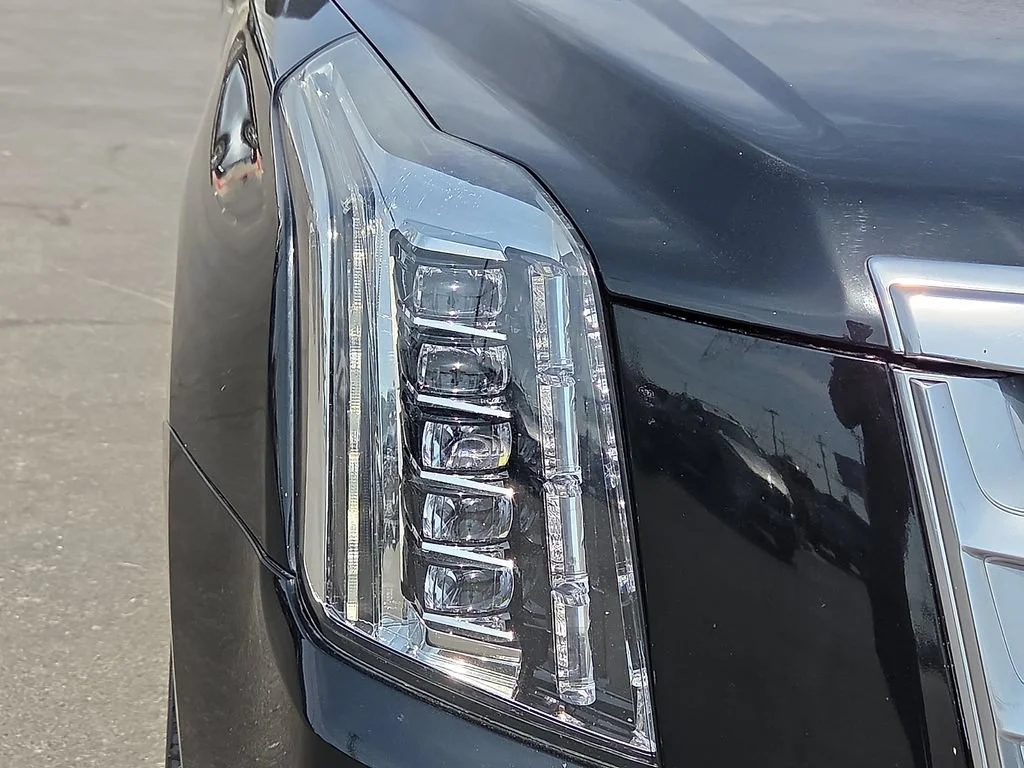 Used 2020 BLACK RAVEN Cadillac Premium Luxury image 7