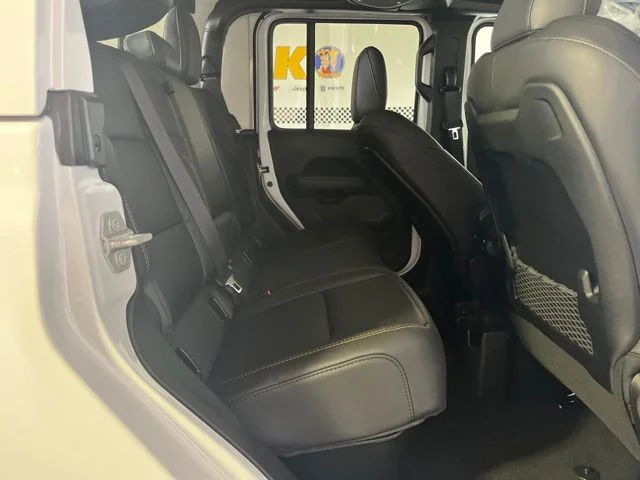 New 2026 Bright White Clear-Coat Exterior Paint Jeep Sahara image 62