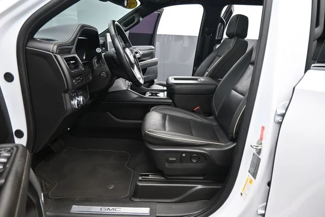 Used 2023 White GMC SLT image 31