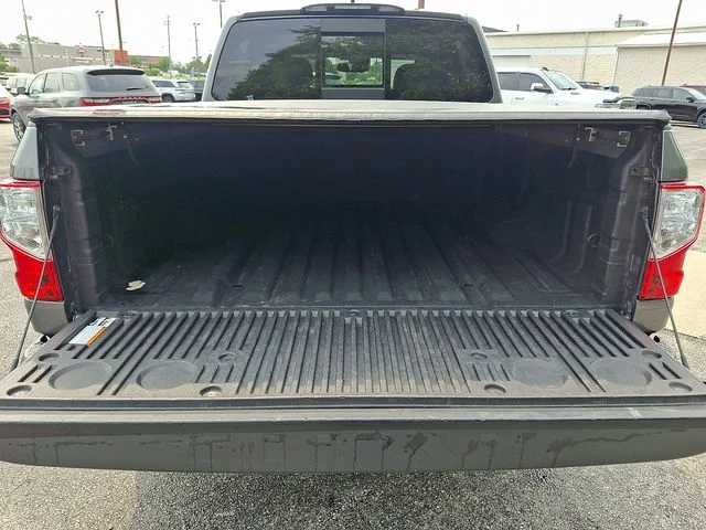 Used 2022 Gray Nissan SV image 27