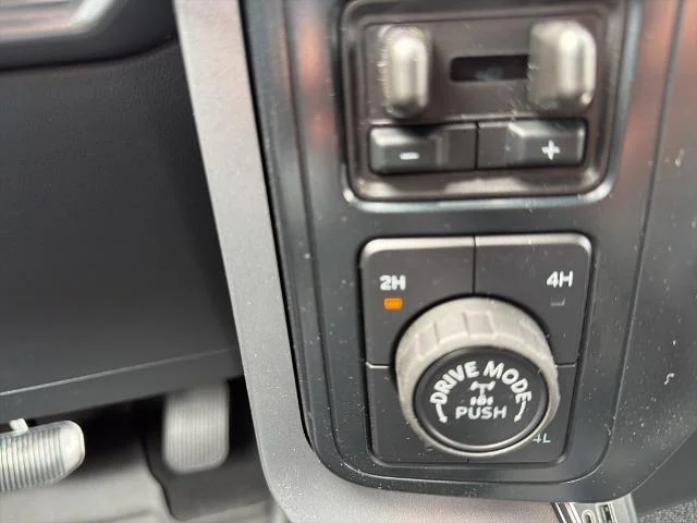 New 2026 Carbonized Gray Metallic Ford XLT image 42