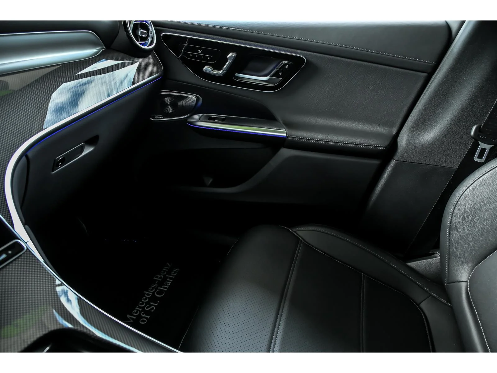 Used 2023 Silver Mercedes-Benz GLC 300 4MATIC® image 23