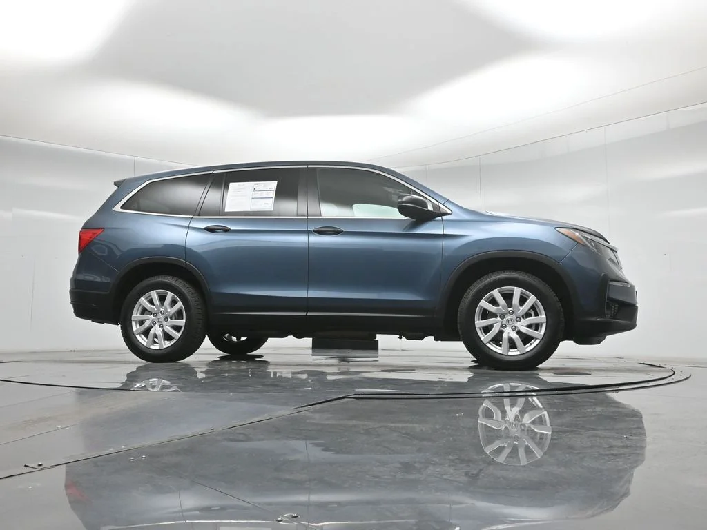 Used 2019 Black Honda LX image 3