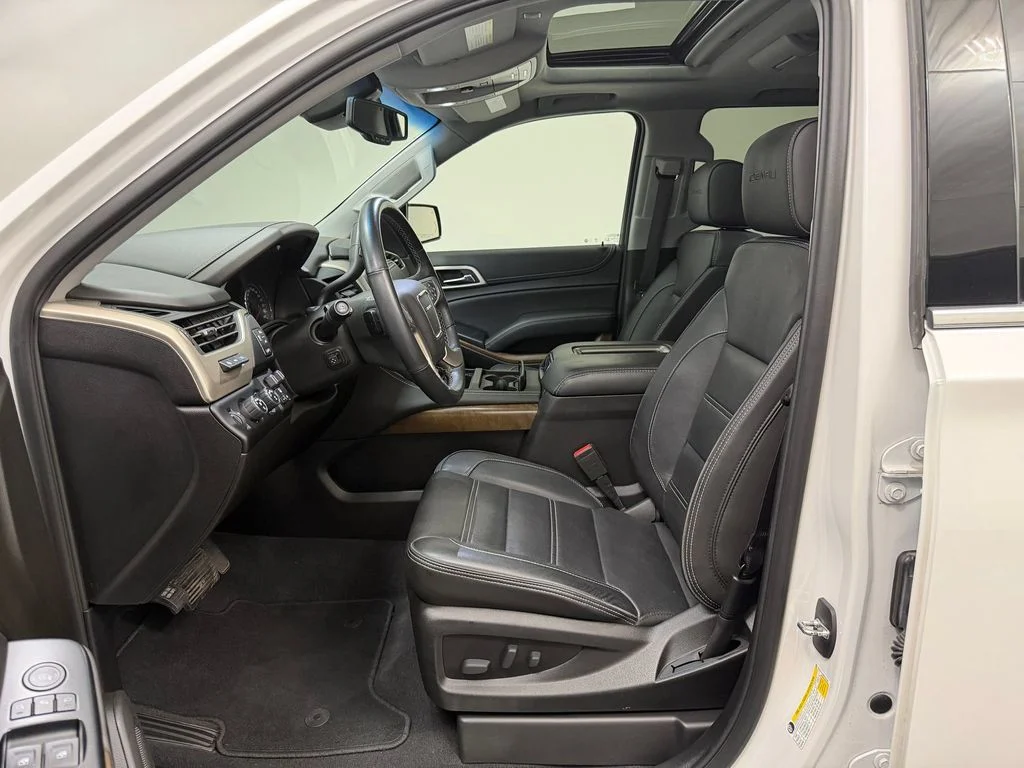 Used 2019 White Frost Tricoat GMC Denali image 5