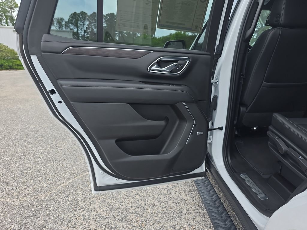 Used 2023 White Chevrolet Z71 image 26