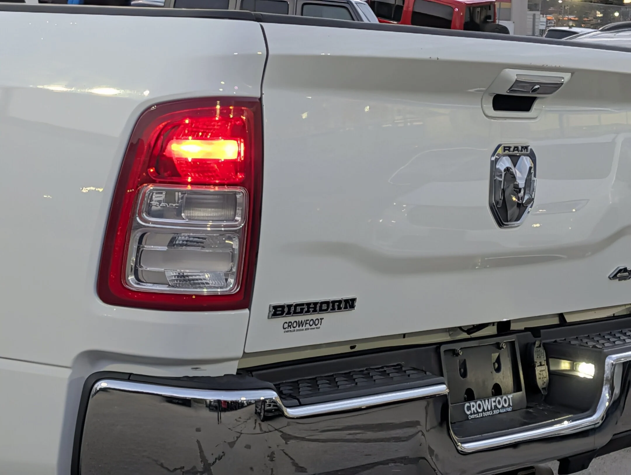 Used 2019 White RAM Big Horn - 6.4L HEMI - Apple CarPlay - Heated - Big Horn 4x4 Crew Cab 64 Box image 11