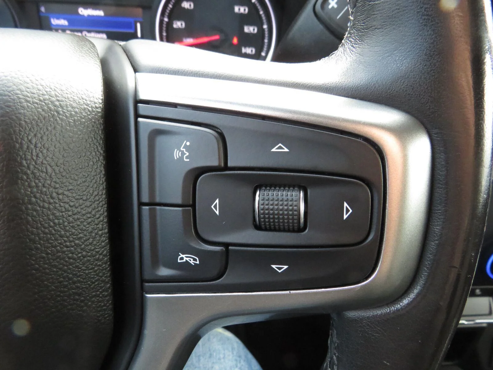 Used 2019  CHEVROLET TRUCK  image 32