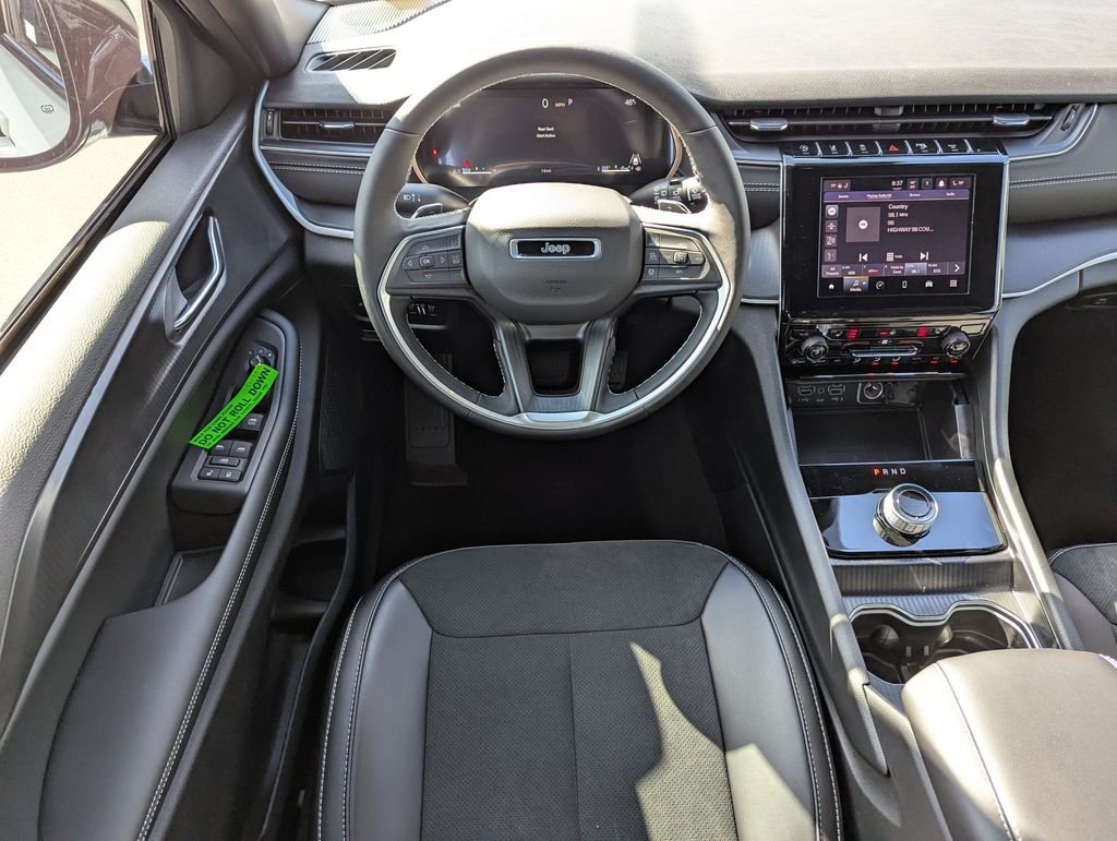 New 2025 Silver Zynith Exterior Paint Jeep Altitude X image 14
