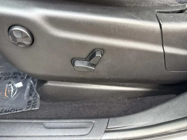 Used 2019 Silver Jeep Altitude image 25