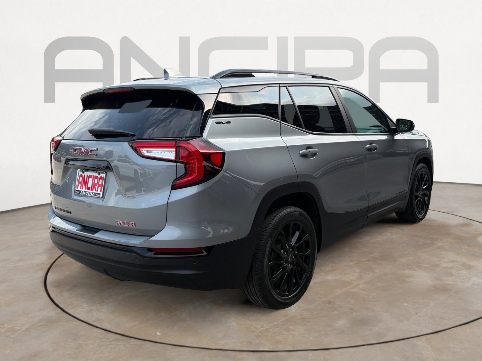 Used 2024 Sterling Metallic GMC SLE image 11