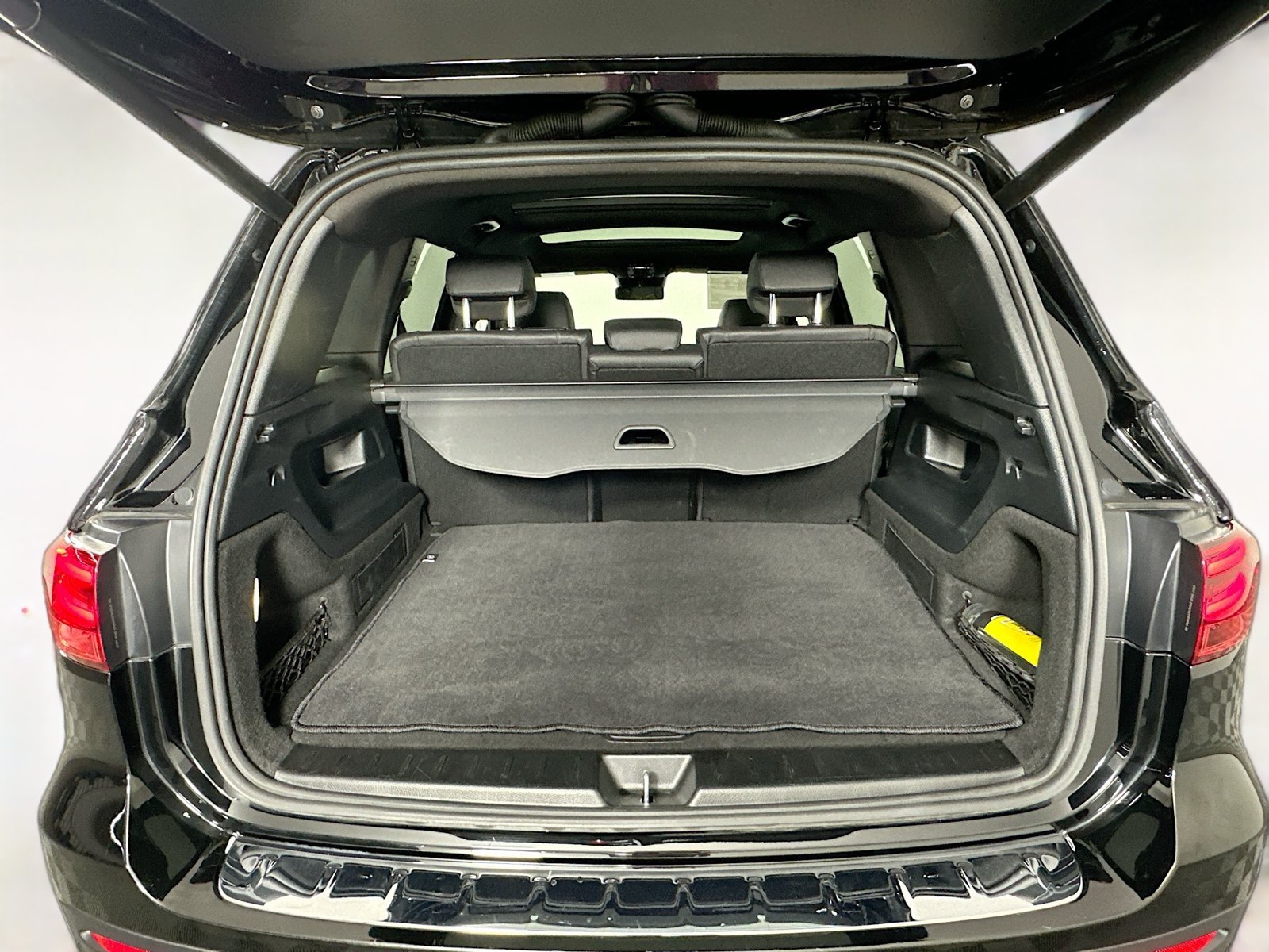 Used 2025 Black Mercedes-Benz GLB 250 image 24