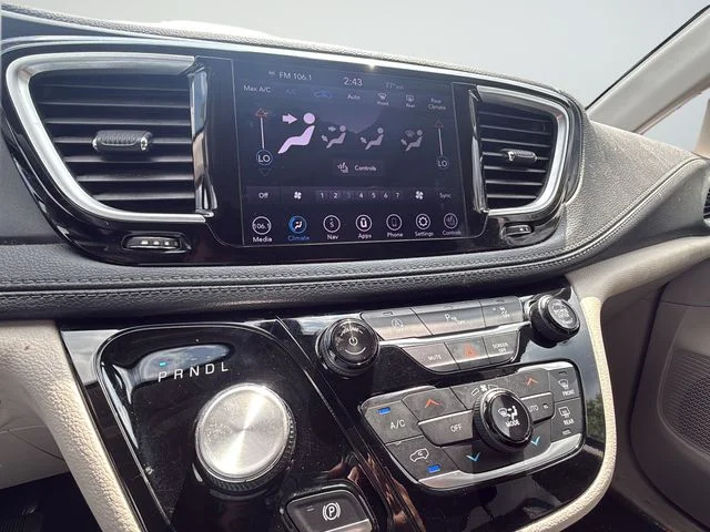 Used 2020 Black Chrysler Limited image 12
