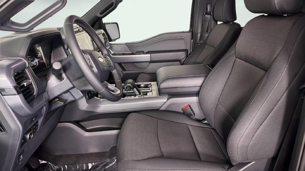 New 2026 Carbonized Gray Metallic Ford XLT image 13