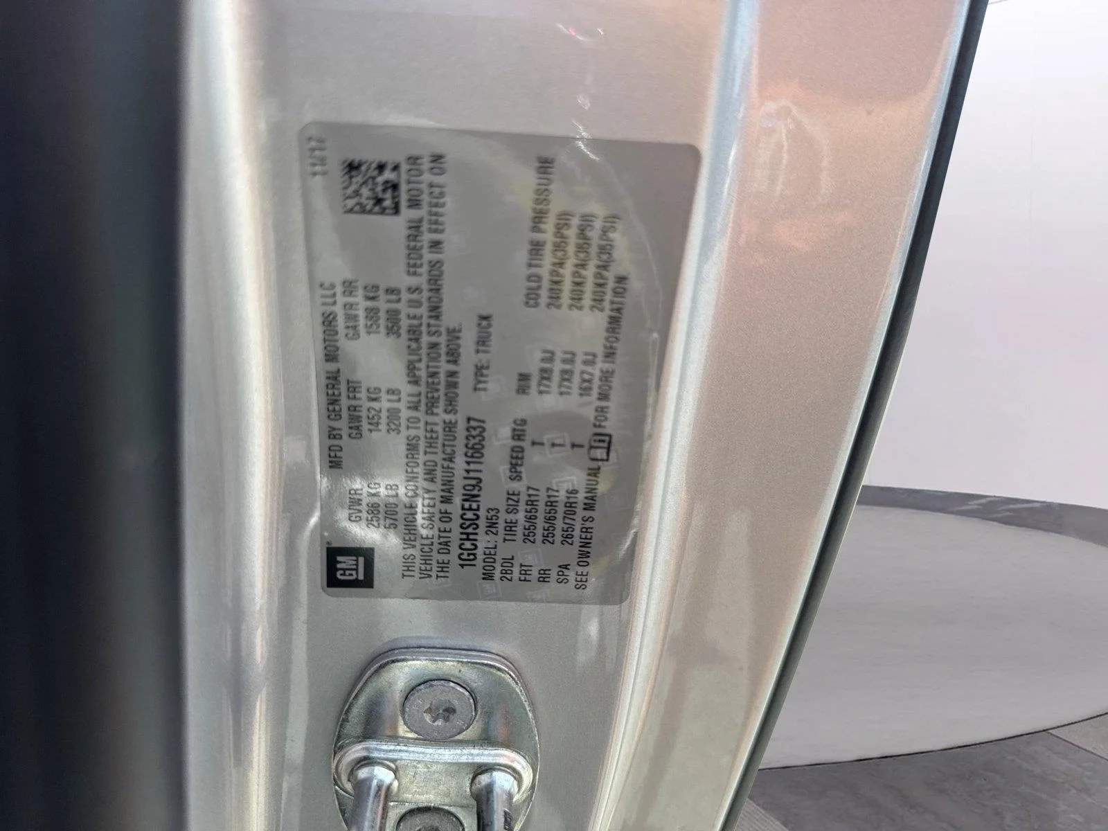 Used 2018 SILVER ICE METALLIC Chevrolet 2WD LT image 36