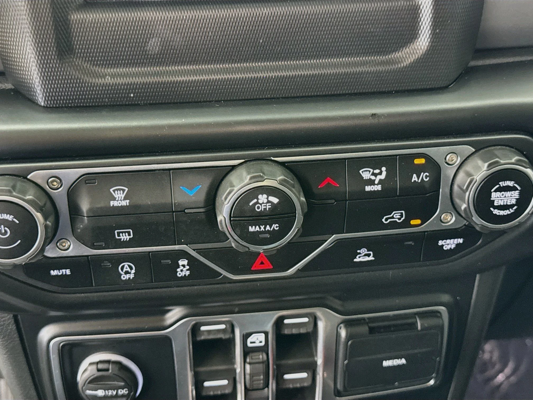 Used 2022  Jeep Sport S image 17