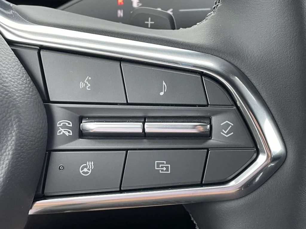 New 2027 Summit White Chevrolet LT image 29