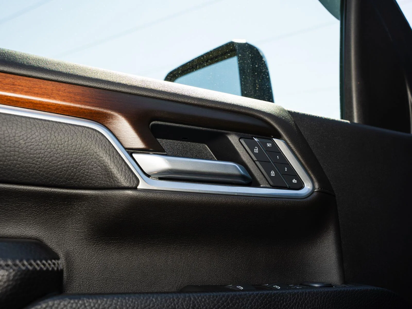 Used 2025 Onyx Black GMC Denali image 26