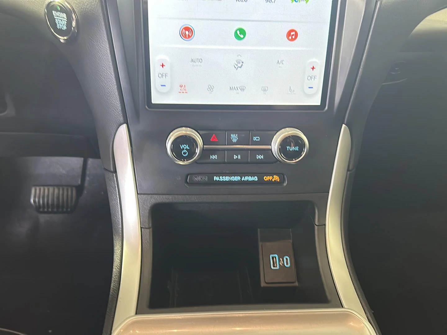 Used 2024 Carbonized Gray Ford SEL image 17