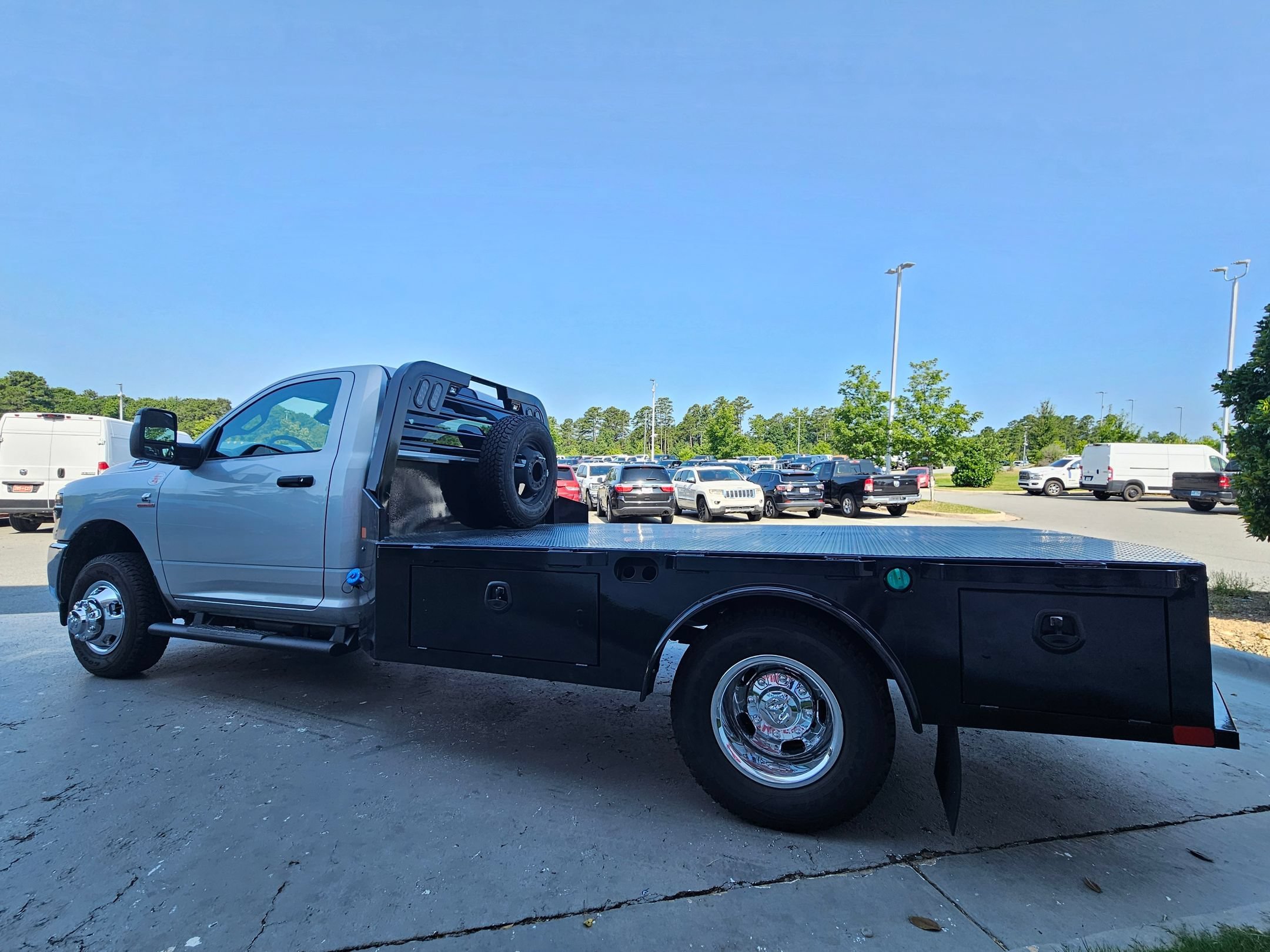 New 2026 Silver-Zynith Exterior Paint RAM Tradesman image 5