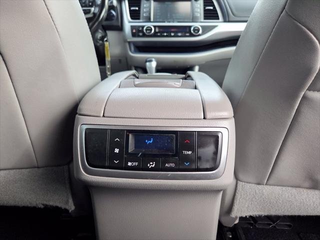 Certified Used 2017 CELESTIAL SILVER Toyota  image 28