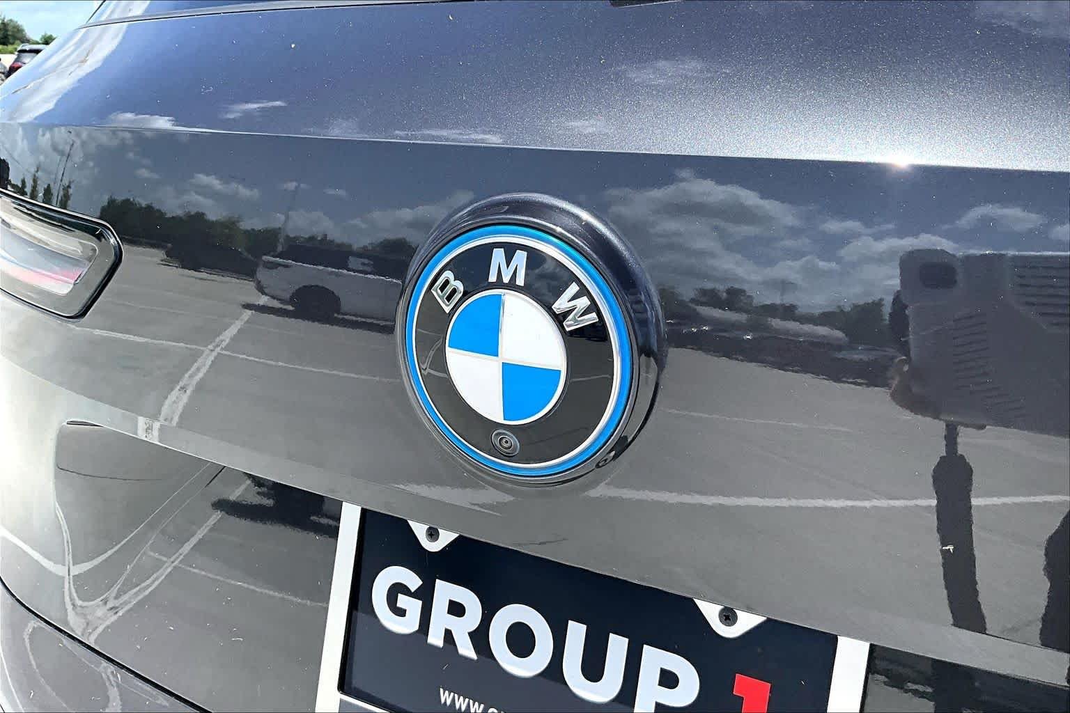 Used 2024 Dark Graphite Metallic BMW xDrive50 image 29