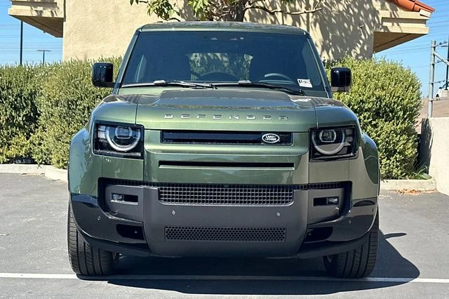 New 2026 Woolstone Green Land Rover X-Dynamic SE image 8
